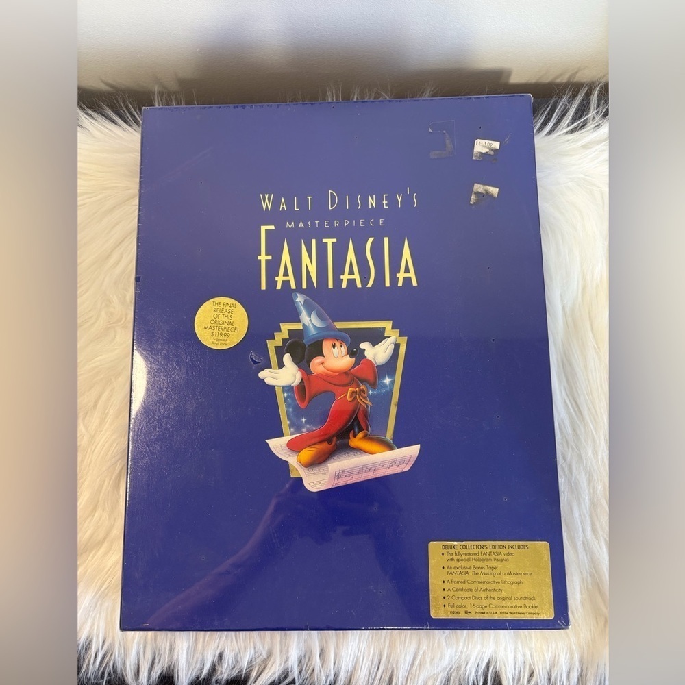 (143)Disney Fantasia Blue and Gold Packaging Deluxe collection